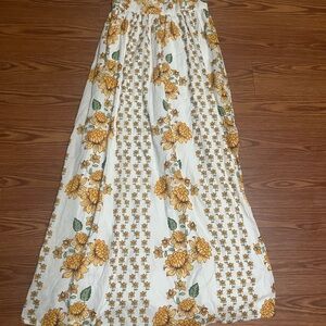 Japna Floral Daisy Small Bubble Maxi Dress in White and Yellow